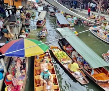 From Bangkok: Damnoen Saduak Market & Maeklong Railway: Private Tour + Transfers